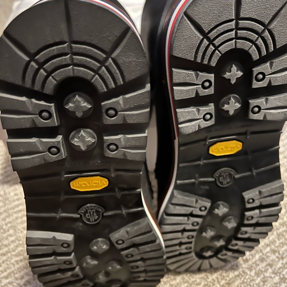 Moncler Men’s New Vancouver Shoes size US 41 - Picture 3 of 10